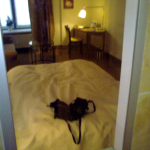Hotel Goliath Fenster von Dusche in Zimmer