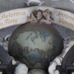 Im innern der Basilika St. Emmeran - die (Welt-)Kugel auf der Orgel