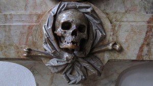 Im innern der Basilika St. Emmeran - das Zeichen des Todes
